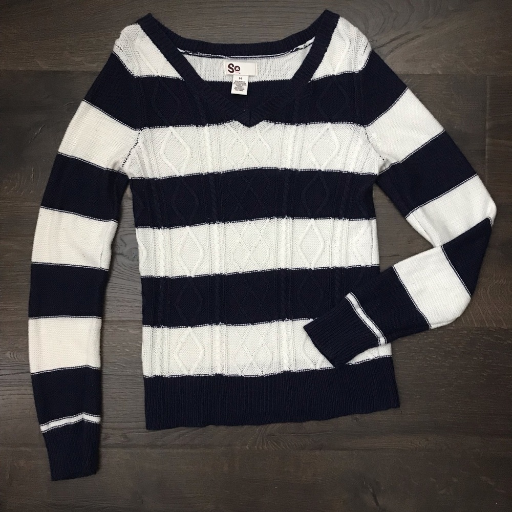 🚨CLOSET CLOSING 7/12 🚨SO Navy White Sweater - M